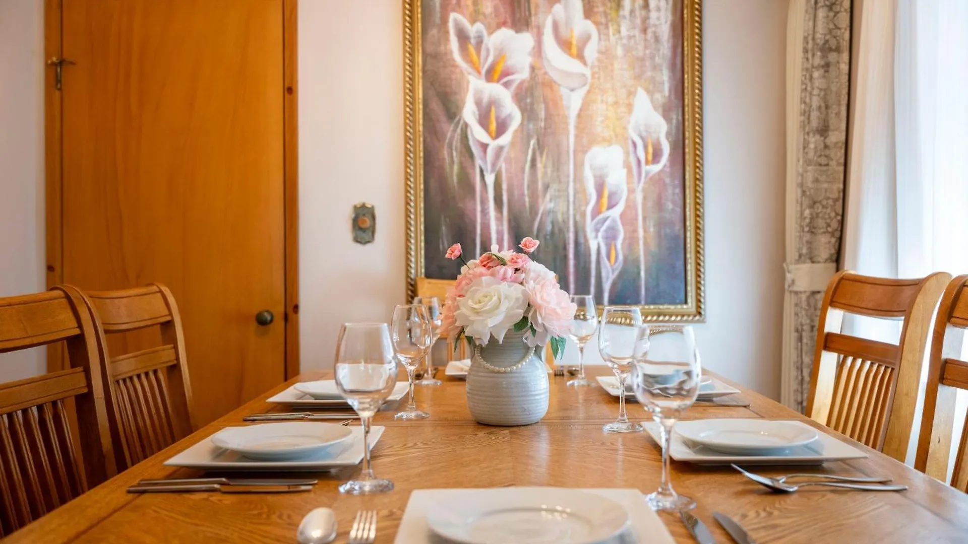 Scenic And Radiant Haven In The Heart Of Vancouver Holiday home Burnaby