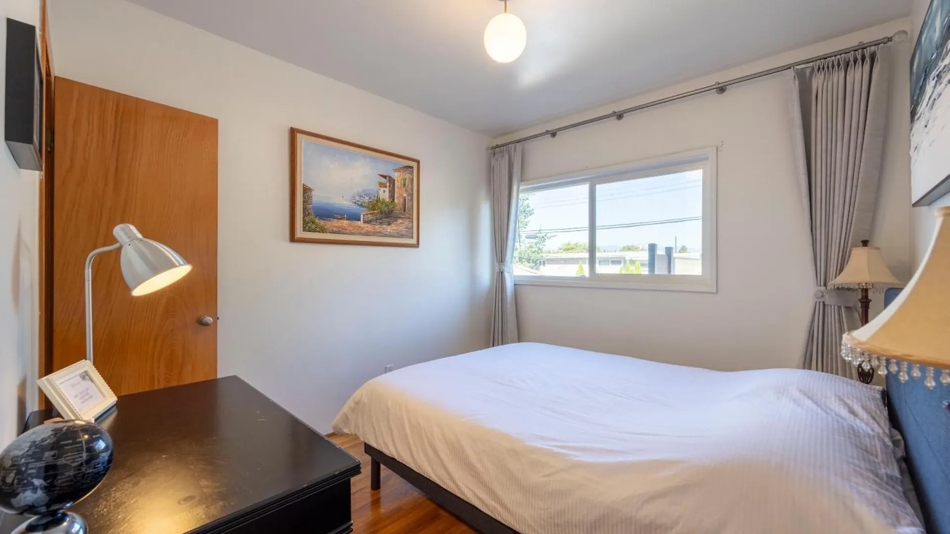 Scenic And Radiant Haven In The Heart Of Vancouver Holiday home Burnaby