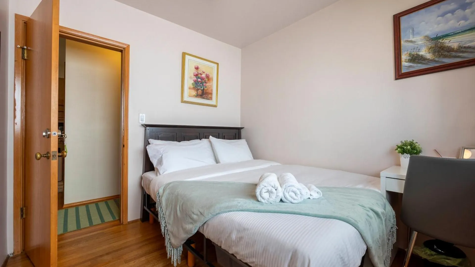 Scenic And Radiant Haven In The Heart Of Vancouver Holiday home Burnaby