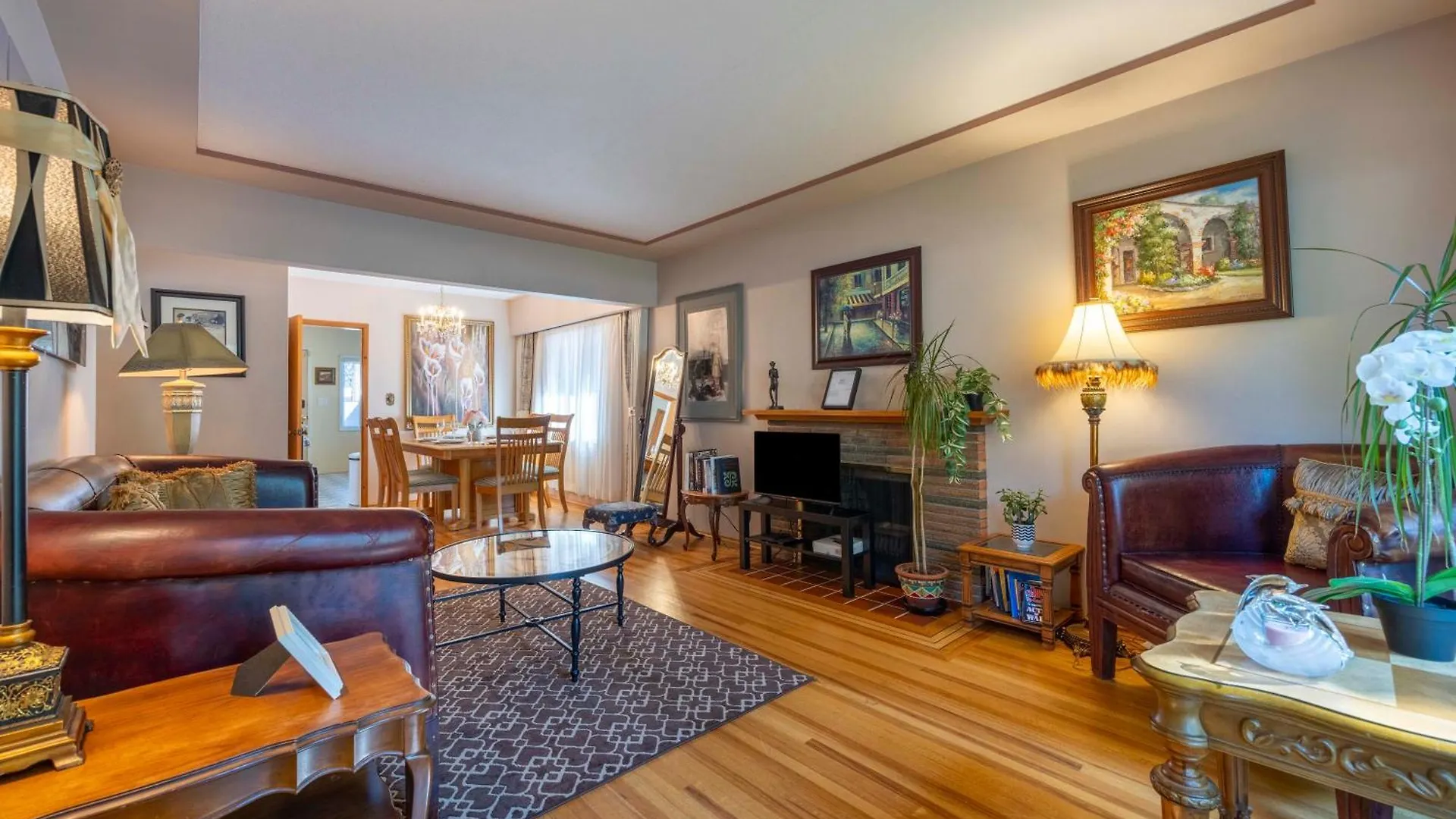 Scenic And Radiant Haven In The Heart Of Vancouver 0*, Burnaby