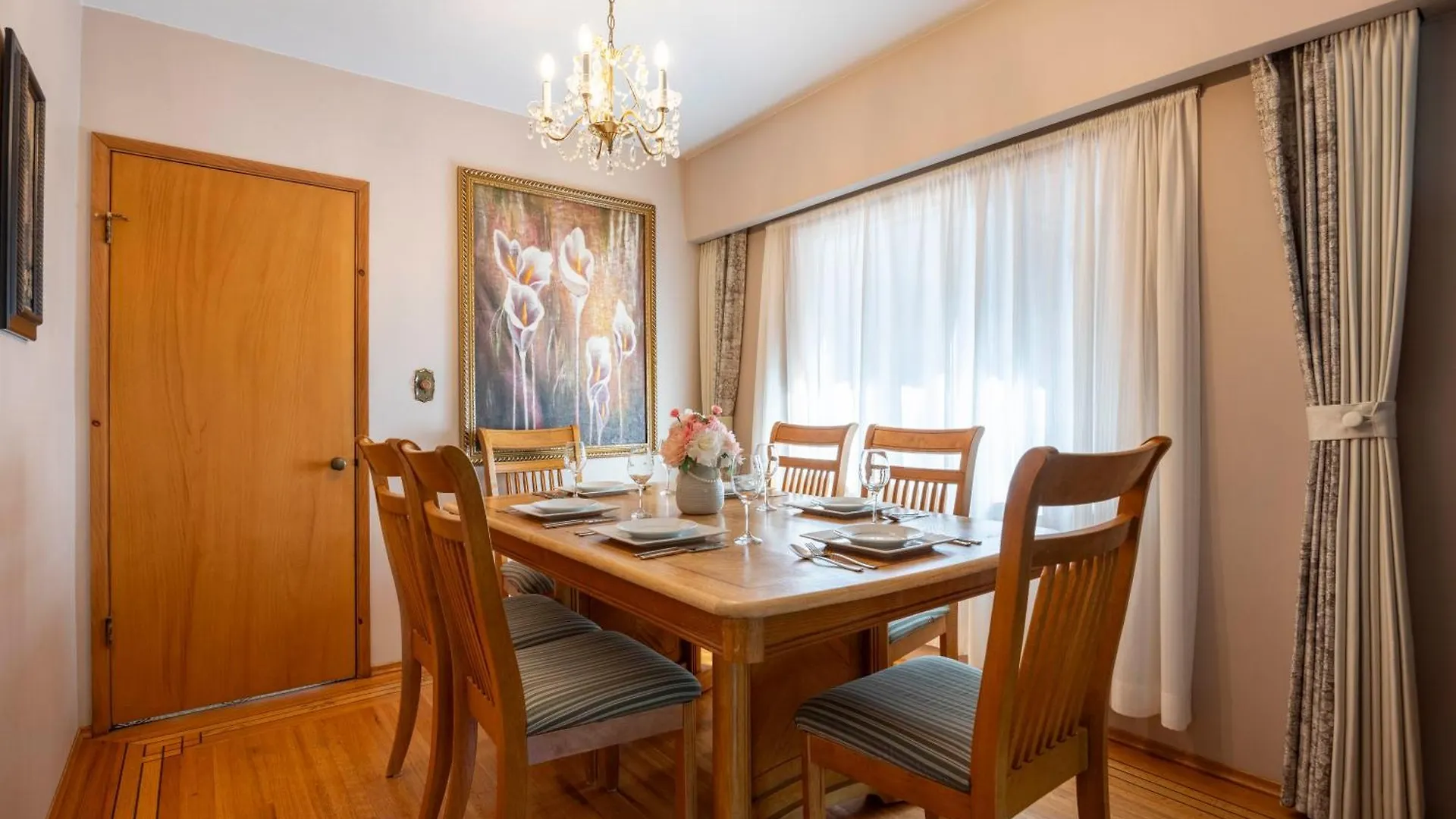 Scenic And Radiant Haven In The Heart Of Vancouver 0*, Burnaby